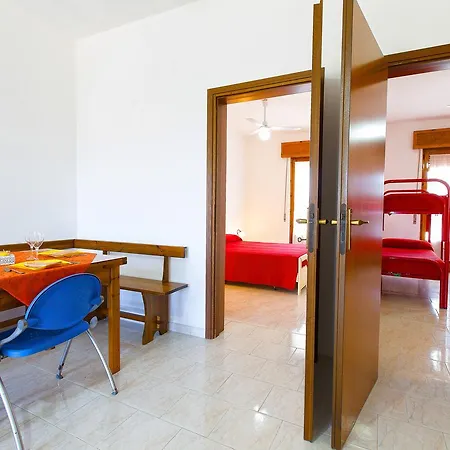 בית נופש Casa Cosimo 5 מנדוריה